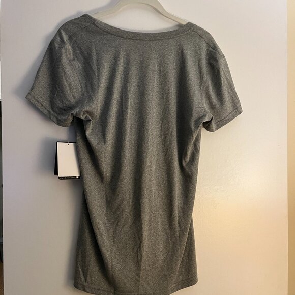 Nike Women's M Dri Fit V-Neck William & Mary Tee - NWT - Picture 6 of 6